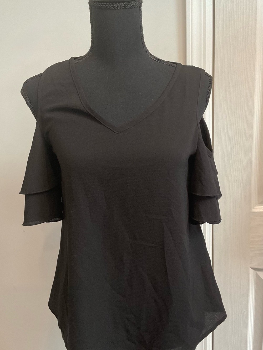 SHEIN Black Cold-Shoulder V-Neck Tiered Sleeve Top